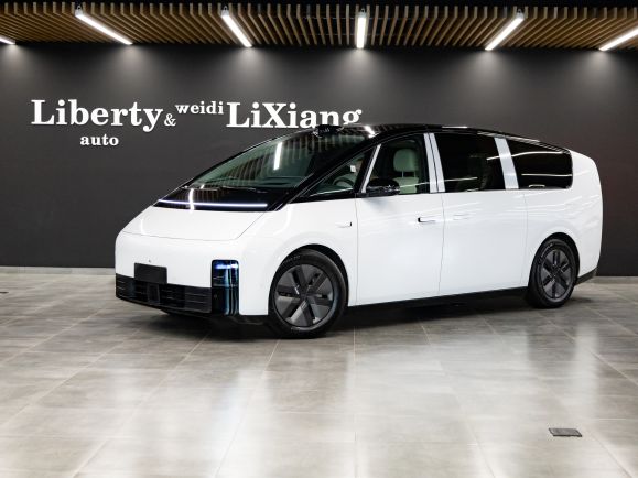 LiXiang Mega, АТ,  фото 3