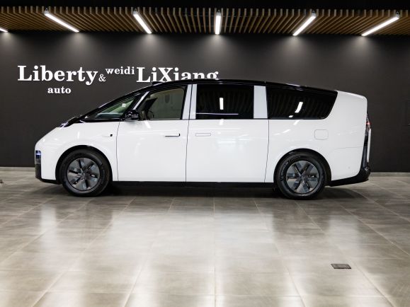 LiXiang Mega, АТ,  фото 7