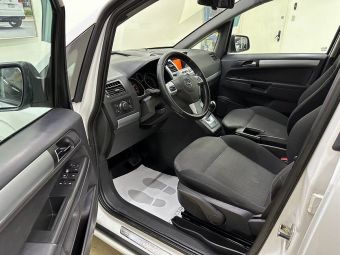 Opel Zafira, 1.8 л, РКПП, 2012 фото 9