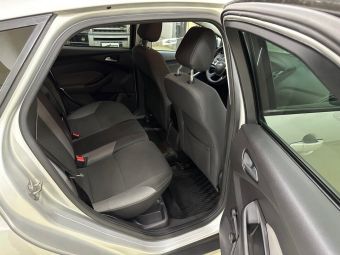 Ford Focus, 1.6 л, МКПП, 2012 фото 2
