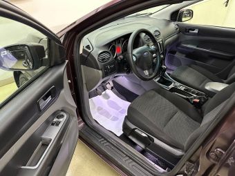 Ford Focus, 1.8 л, МКПП, 2010 фото 9