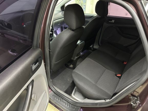 Ford Focus, 1.8 л, МТ, 2010 фото 2