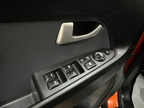 Kia Sportage Luxe, 2.0 л, МТ, 2013 фото 9