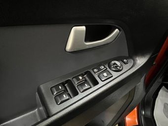 Kia Sportage Luxe, 2.0 л, МКПП, 2013 фото 9