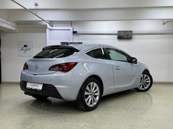 Opel Astra, 1.6 л, МКПП, 2012 фото 8