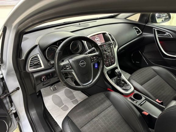 Opel Astra, 1.6 л, МТ, 2012 фото 9