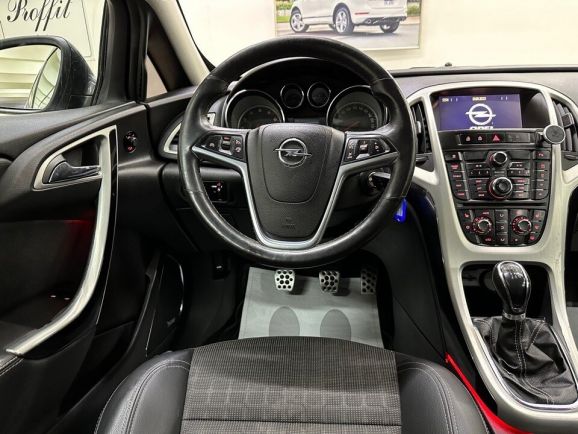 Opel Astra, 1.6 л, МТ, 2012 фото 10