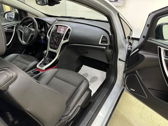 Opel Astra, 1.6 л, МТ, 2012 фото 2