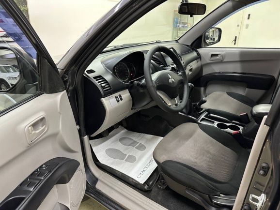 Mitsubishi L200, 2.5 л, МТ, 2010 фото 9