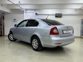 Skoda Octavia, 1.8 л, МКПП, 2011 фото 6