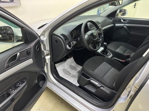 Skoda Octavia, 1.8 л, МТ, 2011 фото 9