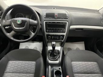 Skoda Octavia, 1.8 л, МКПП, 2011 фото 10