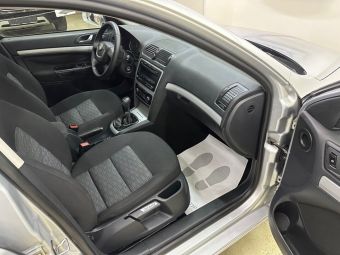 Skoda Octavia, 1.8 л, МКПП, 2011 фото 12
