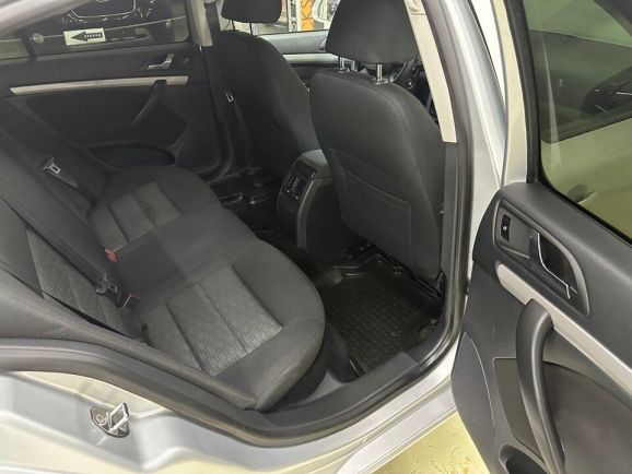 Skoda Octavia, 1.8 л, МТ, 2011 фото 1