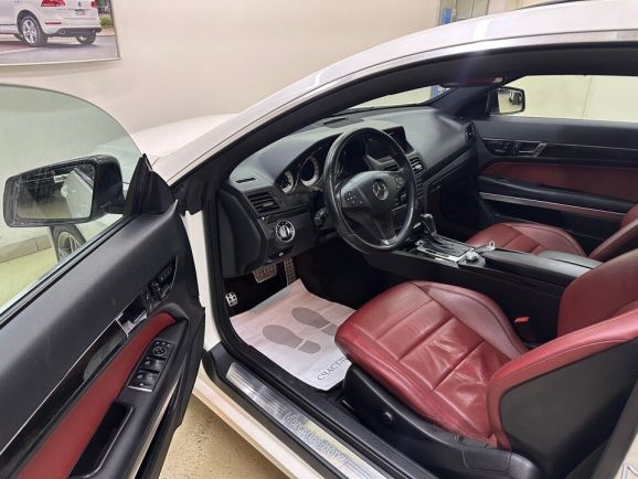 Mercedes-Benz E-Класс E 250 CGI BlueEFFICIENCY, 1.8 л, АТ, 2010 фото 15