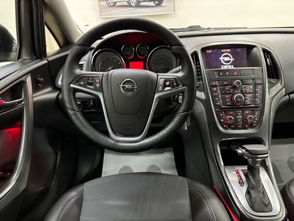 Opel Astra Cosmo, 1.4 л, АТ, 2013 фото 9