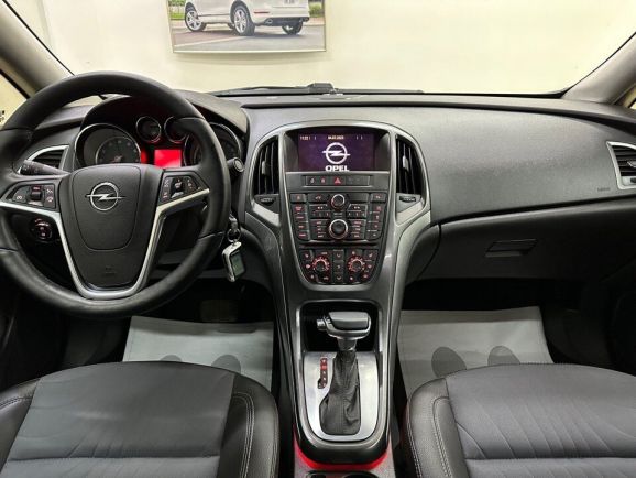 Opel Astra Cosmo, 1.4 л, АТ, 2013 фото 10