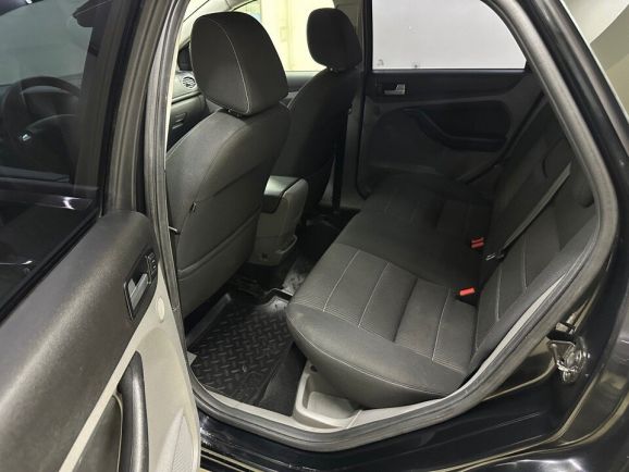 Ford Focus Titanium, 2.0 л, АТ, 2010 фото 2