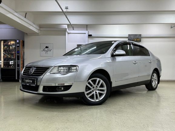 Volkswagen Passat Highline, 1.8 л, Робот, 2010 фото 3