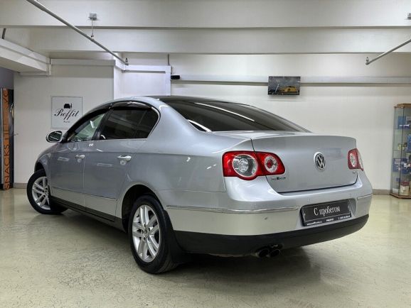 Volkswagen Passat Highline, 1.8 л, Робот, 2010 фото 6