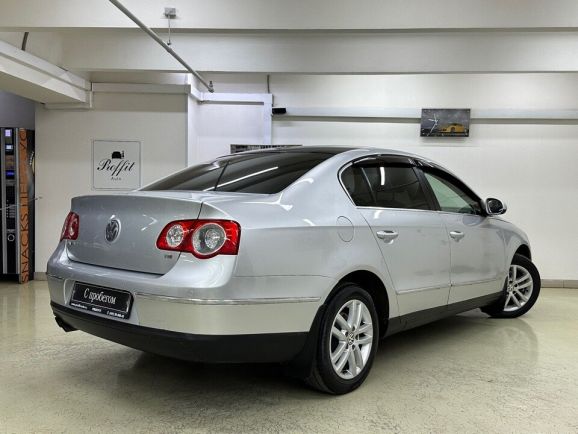 Volkswagen Passat Highline, 1.8 л, Робот, 2010 фото 8
