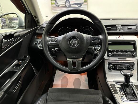 Volkswagen Passat Highline, 1.8 л, Робот, 2010 фото 10