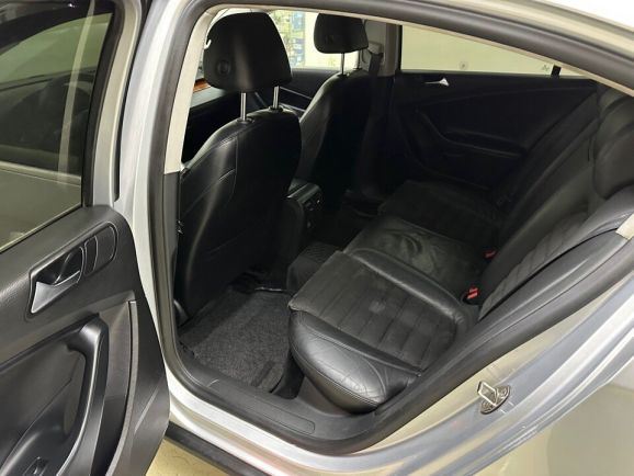 Volkswagen Passat Highline, 1.8 л, Робот, 2010 фото 2