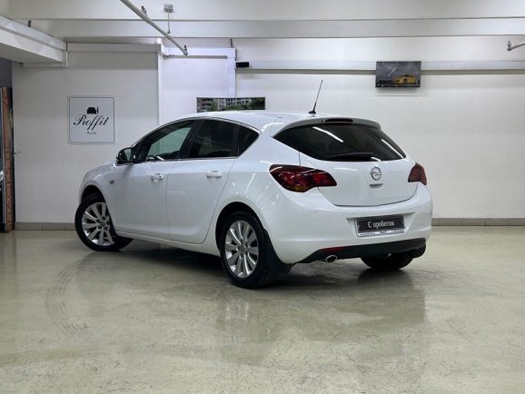 Opel Astra Cosmo, 1.6 л, АТ, 2011 фото 6