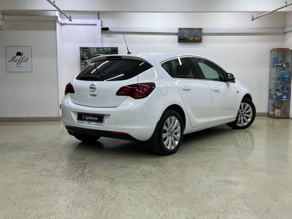 Opel Astra Cosmo, 1.6 л, АТ, 2011 фото 8
