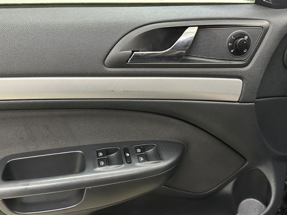 Skoda Octavia Elegance, 1.4 л, Робот, 2011 фото 2