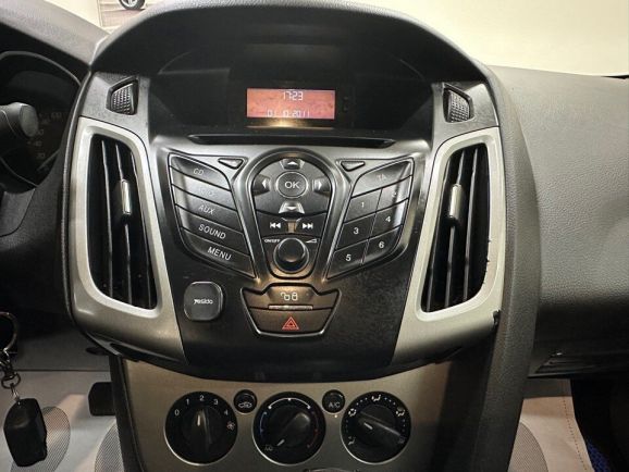 Ford Focus Trend, 1.6 л, Робот, 2011 фото 12