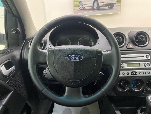 Ford Fiesta, 1.6 л, МТ, 2004 фото 11