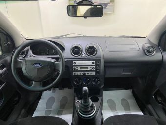Ford Fiesta, 1.6 л, МКПП, 2004 фото 13