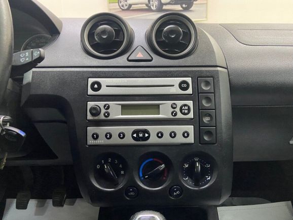 Ford Fiesta, 1.6 л, МТ, 2004 фото 14