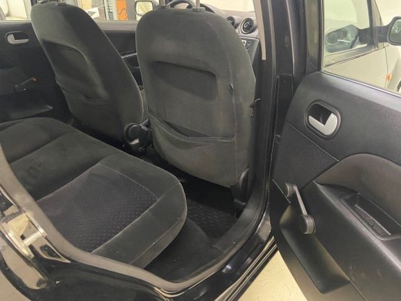 Ford Fiesta, 1.6 л, МТ, 2004 фото 2