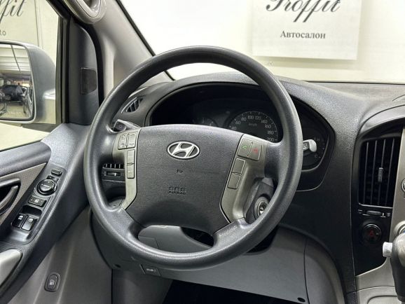 Hyundai Grand Starex, 2.5 л, АТ, 2011 фото 12