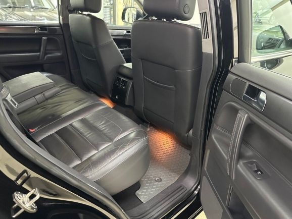 Volkswagen Touareg, 2.5 л, АТ, 2009 фото 1