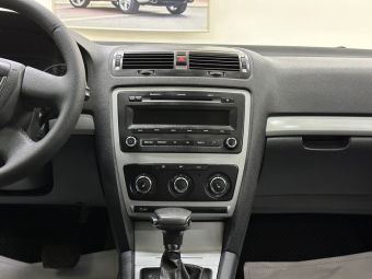 Skoda Octavia Ambition, 1.8 л, АКПП, 2012 фото 2