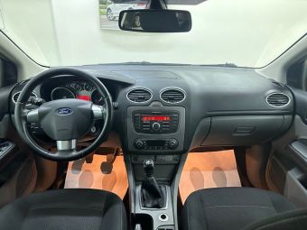Ford Focus Comfort, 1.8 л, МКПП, 2010 фото 13