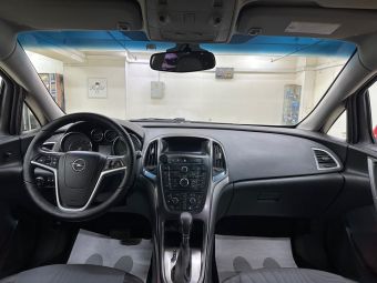 Opel Astra Cosmo, 1.6 л, АКПП, 2013 фото 13