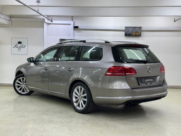 Volkswagen Passat Highline, 1.8 л, Робот, 2012 фото 6
