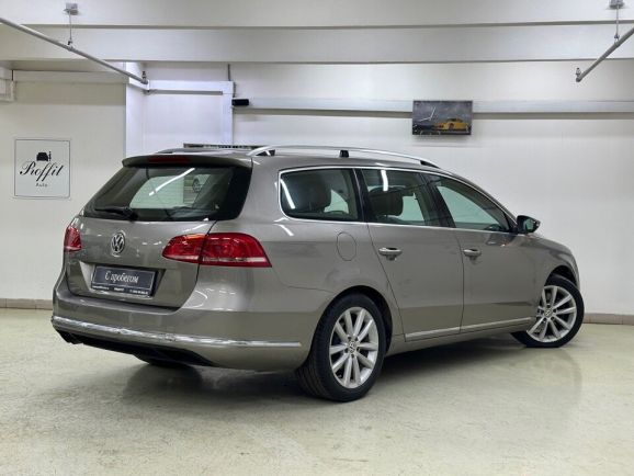 Volkswagen Passat Highline, 1.8 л, Робот, 2012 фото 8