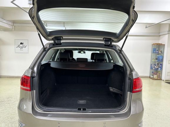 Volkswagen Passat Highline, 1.8 л, Робот, 2012 фото 9