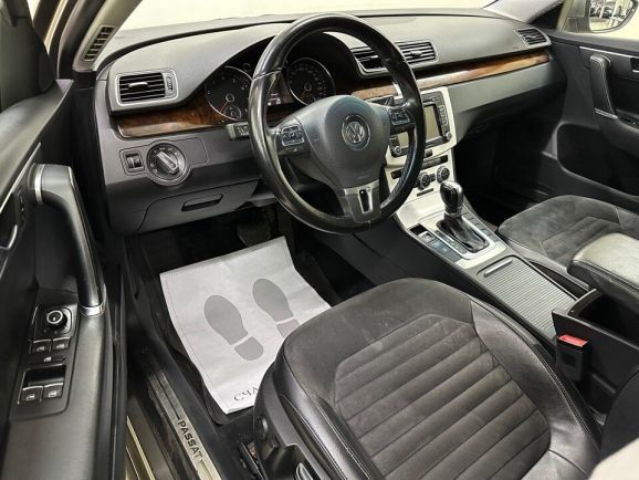 Volkswagen Passat Highline, 1.8 л, Робот, 2012 фото 10