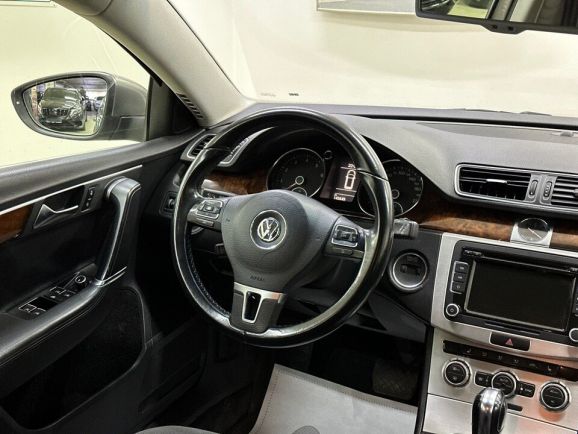 Volkswagen Passat Highline, 1.8 л, Робот, 2012 фото 13