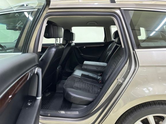 Volkswagen Passat Highline, 1.8 л, Робот, 2012 фото 1