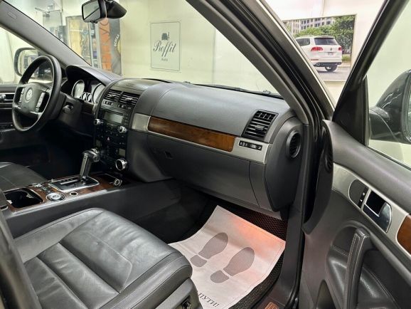 Volkswagen Touareg, 2.5 л, АТ, 2008 фото 1