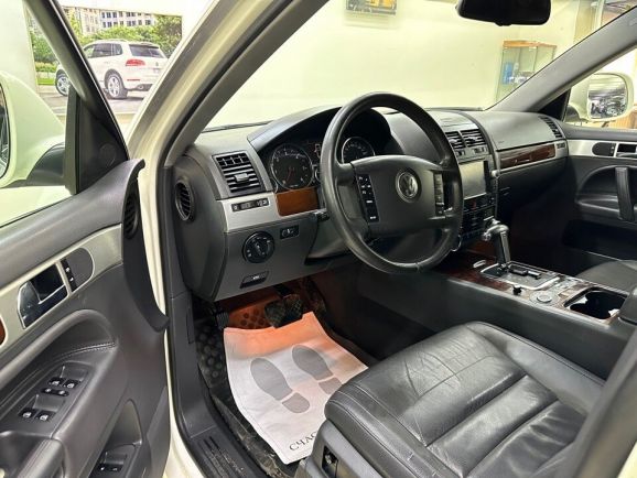 Volkswagen Touareg V6 3.0TDI, 3.0 л, АТ, 2009 фото 9