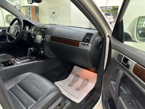 Volkswagen Touareg V6 3.0TDI, 3.0 л, АТ, 2009 фото 16