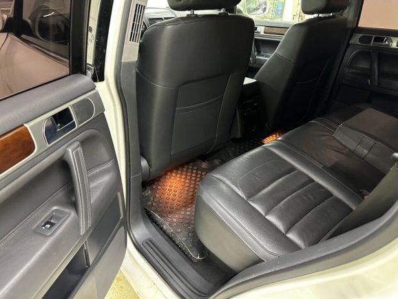 Volkswagen Touareg V6 3.0TDI, 3.0 л, АТ, 2009 фото 2